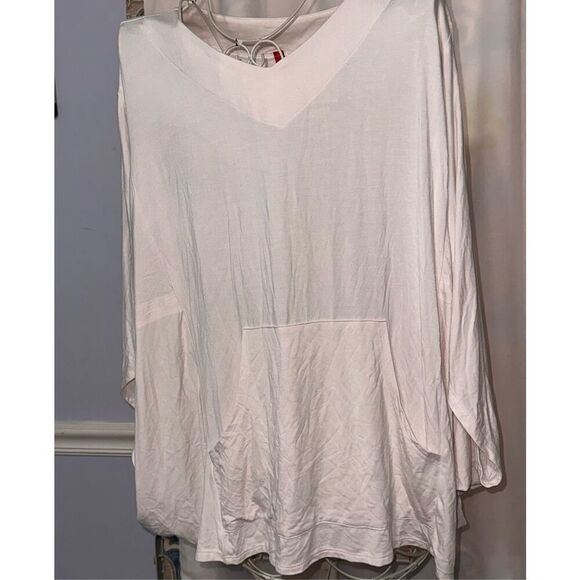 BEAUTIFUL IC Collection Triangle Tunic Top cream/white colored Sz Medium Blouse - Picture 2 of 9
